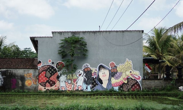 Asyiknya Aksi  Mural Mengepung Desa di Tabanan 