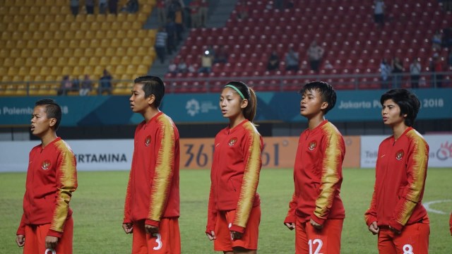 Timnas Sepak Bola Putri Indonesia saat melawan Timnas Korea di Stadion Gelora Sriwijaya Jakabaring, Palembang (21/8/2018). Foto: Fanny Kusumawardhani/kumparan
