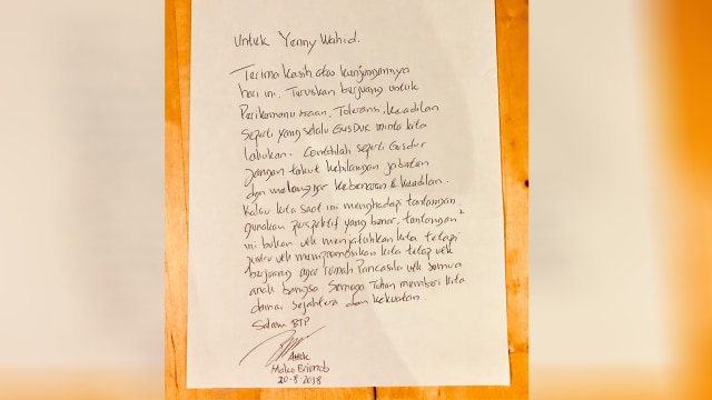Surat dari Ahok untuk Yenny Wahid. (Foto: Instagram/@yennywahid)