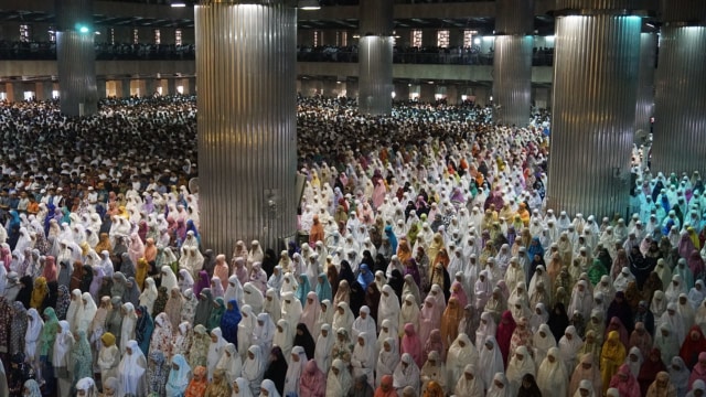 Suasana Salat Idul Adha di Masjid Istiqla, Rabu (22/8/2018). (Foto: Iqbal Firdaus/kumparan)