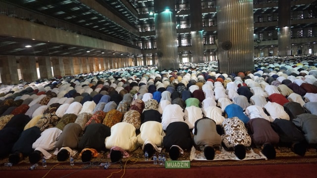 Suasana Salat Idul Adha di Masjid Istiqla, Rabu (22/8/2018). Foto: Iqbal Firdaus/kumparan