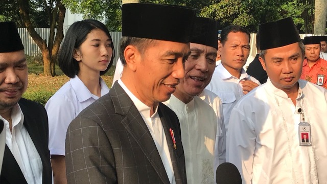 Jokowi usai salat Idul Adha di Lapangan Tegar Beriman Cibinong, Rabu (22/8/18). (Foto: Jihad Akbar/kumparan)