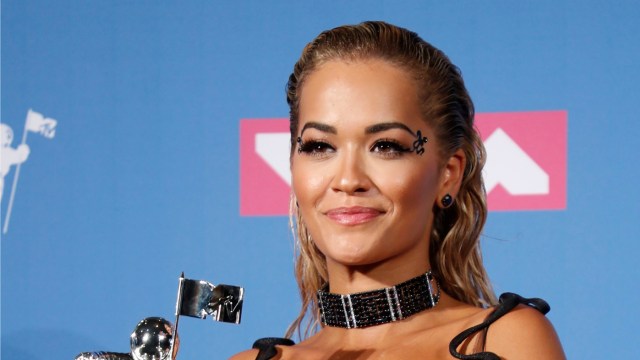 Hadapi COVID-19, Rita Ora Turun Tangan Membantu Tim Medis di Inggris (131367)