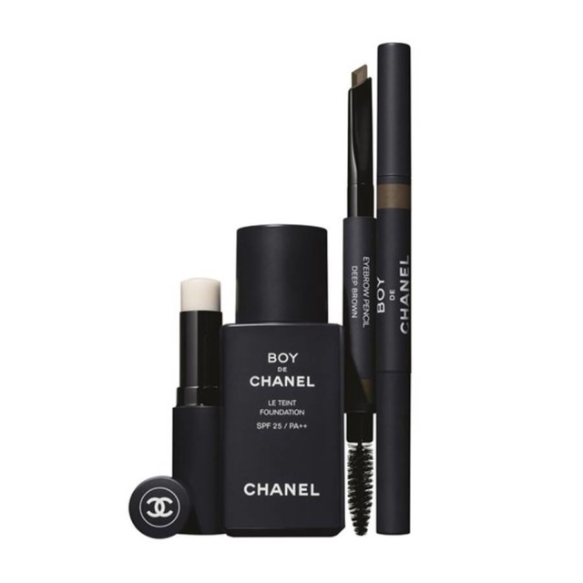 Koleksi Boy de Chanel terdiri dari pensil alis, lipbalm dan foundation. (Foto: dok. Chanel)