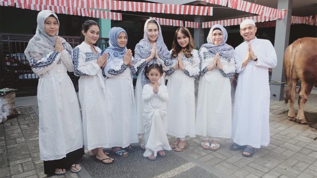 Ayu Ting Ting dan keluarga rayakan Idul Adha (Foto: Instagram @ayutingting92)
