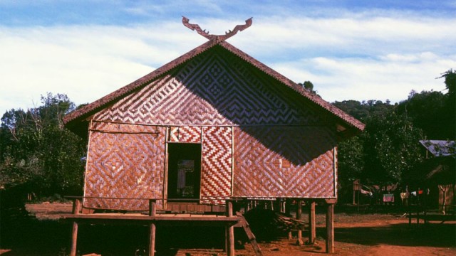 Rumah suku Kreung (Foto: Dok: Wikimedia Commons)