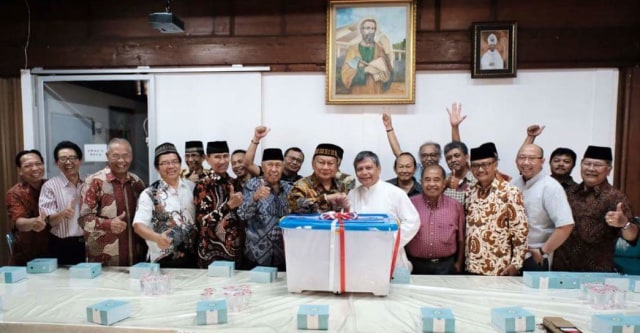 Pengurus Masjid antar daging ke Gereja saat Idul Adha (Foto: Dok: Istimewa)