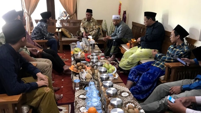 Suasana pertemuan di kediaman KH. Marzuki Mustamar, Malang (30/7). (Foto: Dok. Ubaidillah Amin)