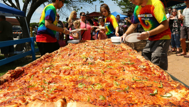 Pizza Terbesar di Dunia Foto: Dok. Guinnessworldrecords