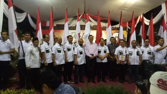 Barisan Relawan Cakra 19 Jawa Timur deklarasi untuk pasangan Joko Widodo-Ma'ruf Amin di Pilpres 2019, kamis (23/8/18). (Foto: Phaksy Sukowati /kumparan)