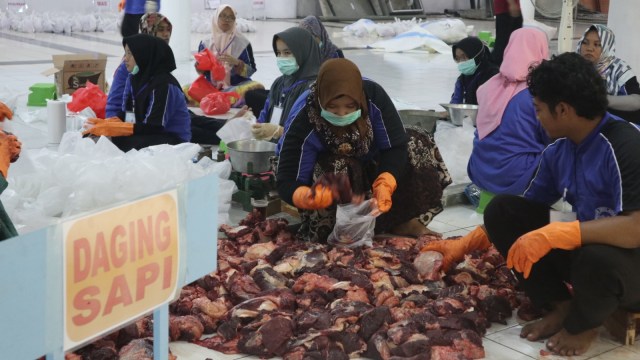 Pengolahan Limbah Penyembelihan Hewan Kurban Hingga Menjadi Kompos di Surabaya (23/8/18). (Foto: Phaksy Sukowati /kumparan)