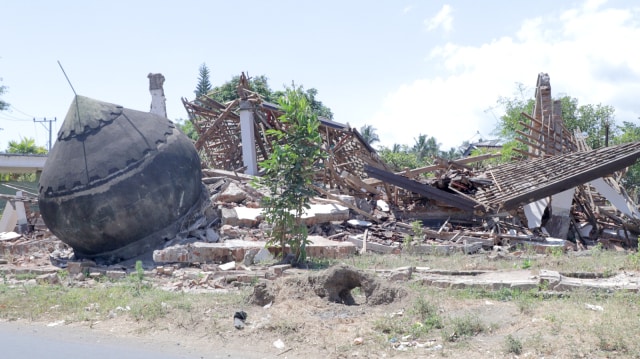 Kerusakan akibat gempa di Lombok. (Foto: Dwi Herlambang/kumparan)