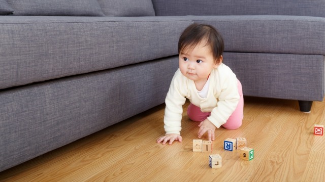 Ilustrasi bayi merangkak. (Foto: Shutterstock)
