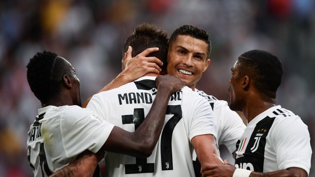Ronaldo sumbang assist untuk Mandzukic. (Foto: Marco BERTORELLO / AFP)