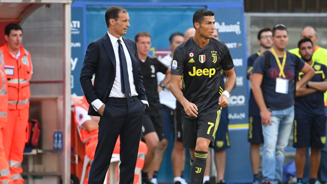 Allegri dan Ronaldo di laga lawan Chievo.  (Foto: Alberto PIZZOLI / AFP)