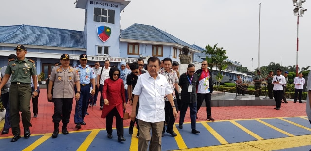 Wakil Presiden (Wapres) Jusuf Kalla beserta Ibu Mufidah Jusuf Kalla pagi ini bertolak ke Palembang Provinsi Sumatera Selatan, Minggu, (26/8). (Foto: Kevin/Kumparan)