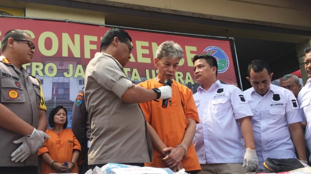 Artis Fariz RM saat konpers di Polres Jakarta Utara, Minggu (26/8/2018). (Foto: Fachrul Irwinsyah/kumparan)