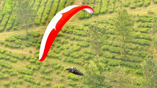 Cabor Paragliding di Puncak, Bogor Foto: Dok. Agus Suparto