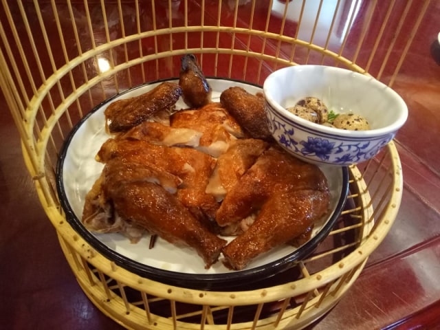 Ayam panggang Yan Lan Lou (Foto: Rachmadin Ismail)