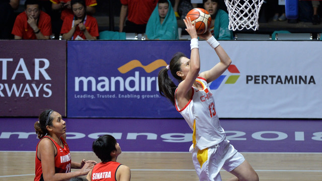 Pertandingan perempat final basket putri Asian Games antara Indonesia dan China. (Foto: M Risyal Hidayat/Antara/INASGOC)