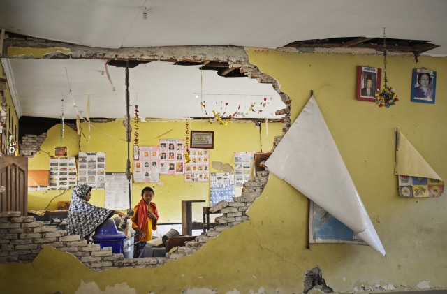 Bangunan sekolah yang rusak di Lombok Barat (Foto: ANTARAFOTO/Ahmad Subaidi)