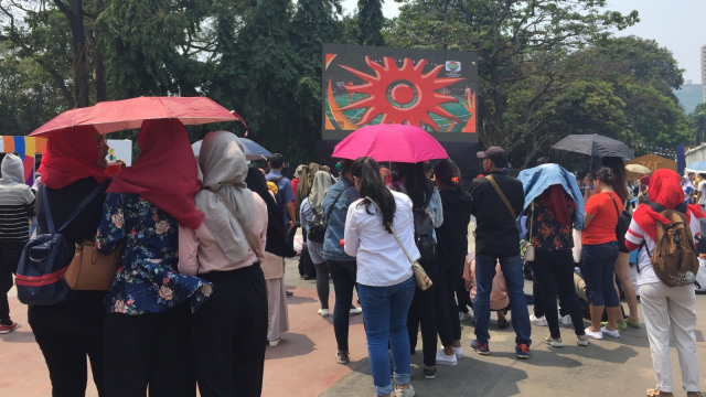 Antusias penonton melihat bulu tangkis Asian Games di GBK, Senin (27/8/2018). (Foto:  Yuana Fatwalloh/kumparan)