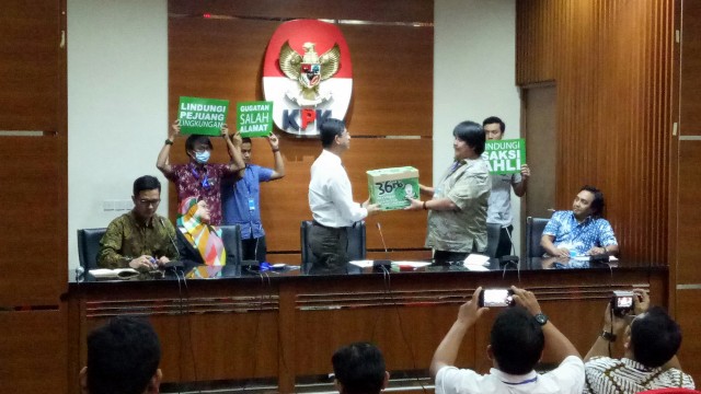 Konferensi pers KPK terkait gugatan terhadap saksi ahli di persidangan eks Gubernur Sultra, Nur Alam (27/08/2018). (Foto: Aprilandika Pratama/kumparan)