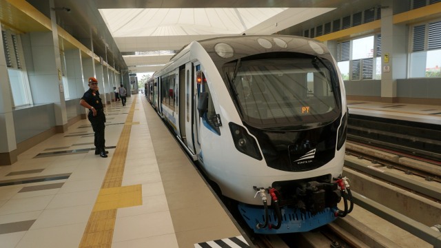 Gratis Naik LRT Palembang selama Asian Games 2018 berlangsung (27/08/2018). (Foto: Fanny Kusumawardhani/kumparan)