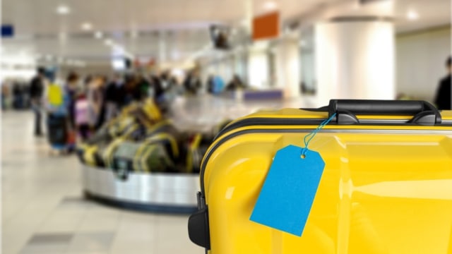 Luggage tag pada koper Foto: Shutter stock