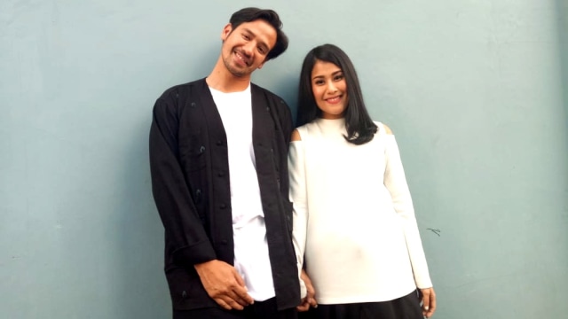 Tarra Budiman dan Gya Sadiqah di kawasan Tendean, Jakarta Selatan, Senin (27/8). (Foto: Regina Kunthi Rosary/kumparan)