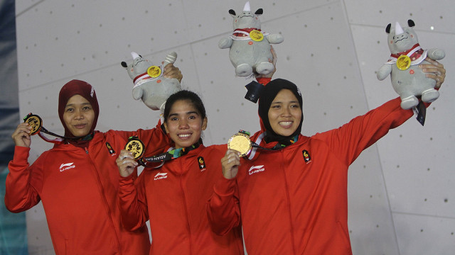 Tim Putri Indonesia merebut medali emas panjat tebing nomor speed relay. (Foto: Rahmad Suryadi/Antara/INASGOC)