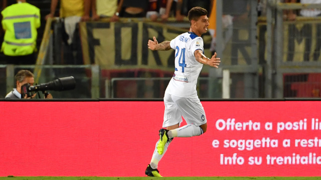 Emiliano Rigoni merayakan gol ke gawang Roma. (Foto: Andreas SOLARO / AFP)