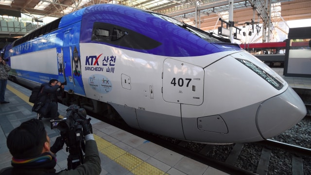 Kereta Shinkansen. (Foto: AFP/JUNG YEON-JE )