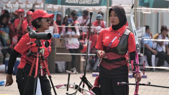 Atlet panahan Indonesia, Diananda Choirunisa, kalah dari atlet panahan asal China, Zhang Xinyan (28/08/2018). (Foto: Aditia Noviansyah/kumparan)