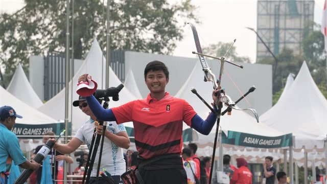 Atlet panahan Indonesia, Ega Agata Salsabila mendapatkan mendali perunggu setelah kalahkan Abdullin (28/08/2018). (Foto: Aditia Noviansyah/kumparan)