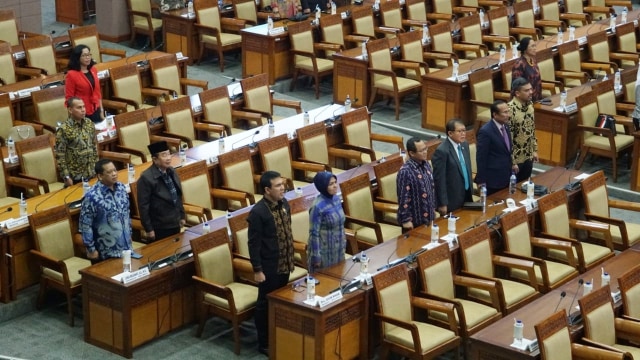 Rapat paripurna ke-2 DPR RI, Gedung DPR