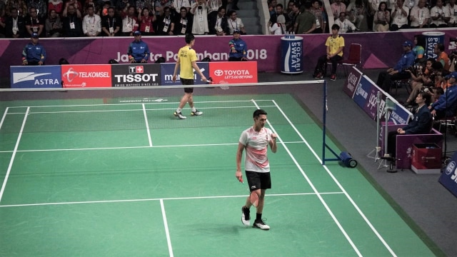 Atlet bulutangkis Indonesia, Jonatan Christie saat melawan Chou Tienchen pada laga final tunggal putra di Asian games 2018 di Jakarta (28/08/2018). (Foto: Aditia Noviansyah/kumparan)