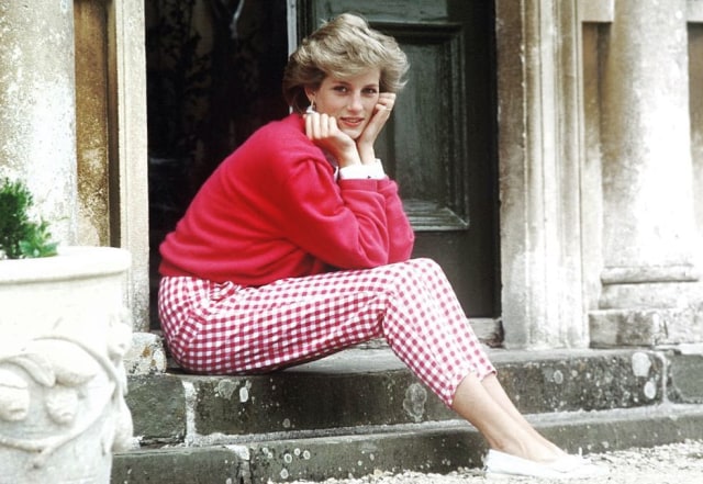 Sweatshirt Putri Diana dilelang dengan harga ratusan juta (Foto: IG: @artisworthheart)