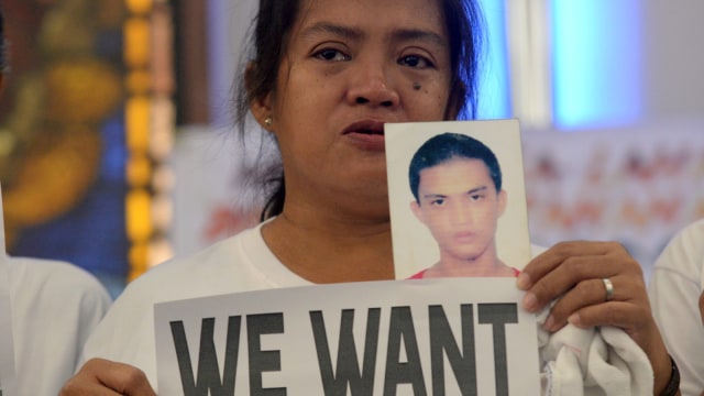 Keluarga korban perang narkoba oleh Presiden Rodrigo Duterte di kota Quezon, Metro Manila di Filipina Foto: Reuters/Eloisa Lopez