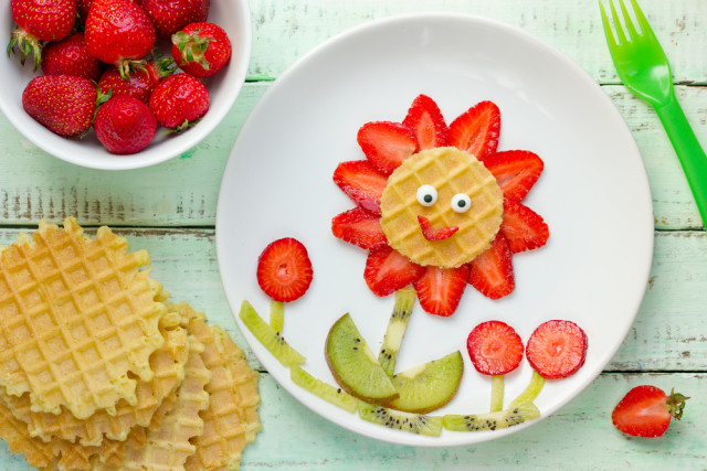 Sajian Stroberi dan Kiwi untuk Anak (Foto: Shutterstock)