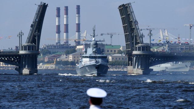 Ilustrasi kapal perang Rusia. (Foto: AFP/Kirill KUDRYAVTSEV)