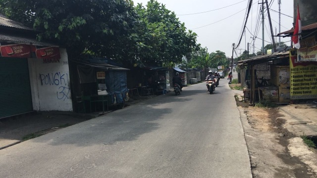 Kondisi Jalan Nangka, Tapos, Depok. Salah satu proyek jalan Nur Mahmudi, Rabu (29/8/18). (Foto: Irish Tamzil/kumparan)