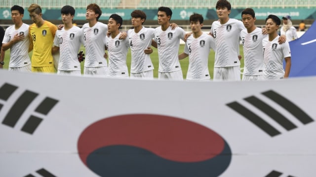 Timnas Korea Selatan sebelum laga melawan Vietnam. Foto: ANTARA FOTO/INASGOC/Dhemas Reviyanto