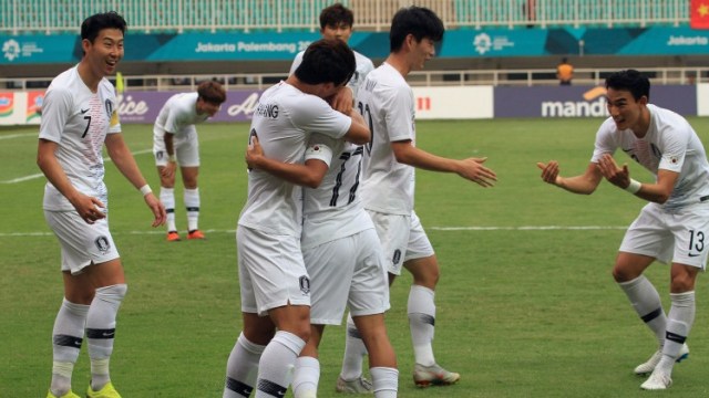 Son Heung-min dkk. merayakan gol Timnas Korea Selatan ke gawang Vietnam. (Foto: ANTARA FOTO/INASGOC/Hery Sudewo)