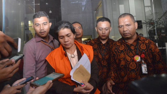 Hakim Pengadilan Negeri Medan, Merry Purba resmi ditahan KPK, Rabu (29/08/2018). (Foto: Nadia K. Putri)