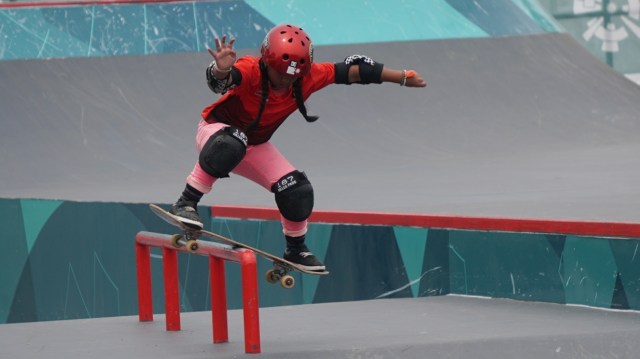Aliqqa Novvery salah satu atlet skateboard termuda yang berpartisipasi di Asian Games 2018. (Foto: Fanny Kusumawardhani/kumparan)