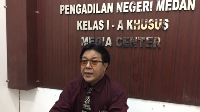 Erintuah Damanik, Humas PN Medan, Kamis (30/8/18).
 (Foto:  Ade Nurhaliza/kumparan)