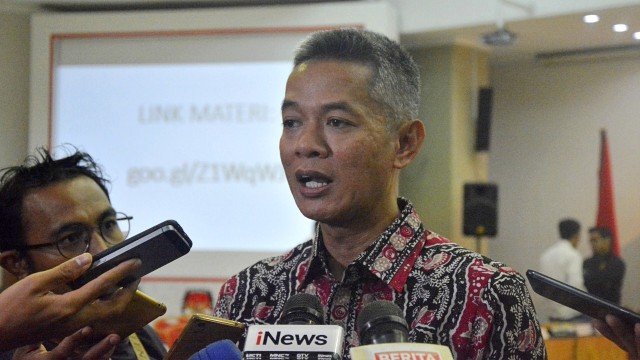 Komisioner KPU RI, Wahyu Setiawan di Gedung KPU RI, Jakarta, Kamis (30/08/2018). (Foto: Nadia K Putri)