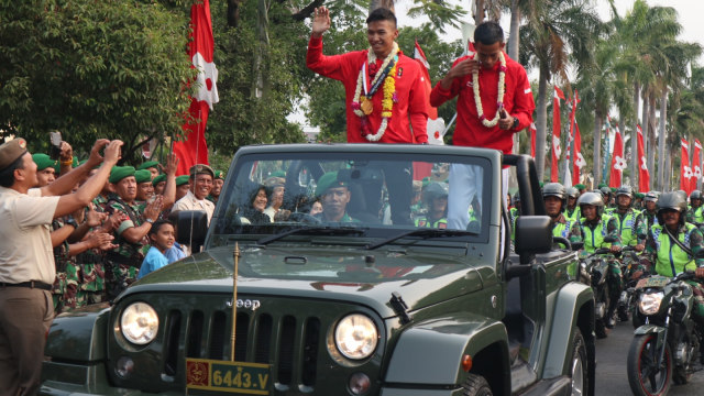 Foto Atlet Emas Karate Rifki (kiri), Kamis (30/8/18). (Foto: Phaksy Sukowati/kumparan)