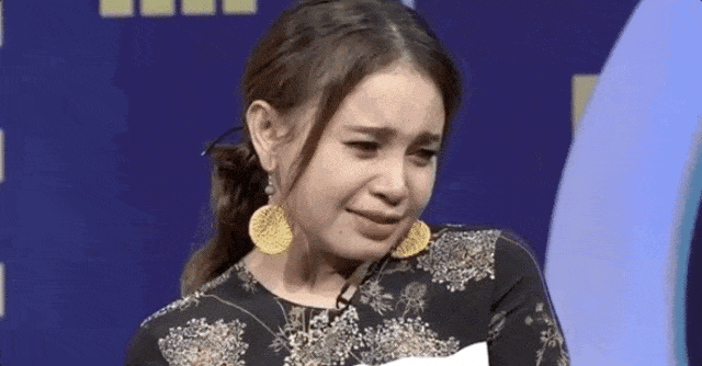Rossa menitikan air mata saat mendengar suara peserta audisi Indonesian Idol 2018 (Foto: Instagram/itsrossa910)